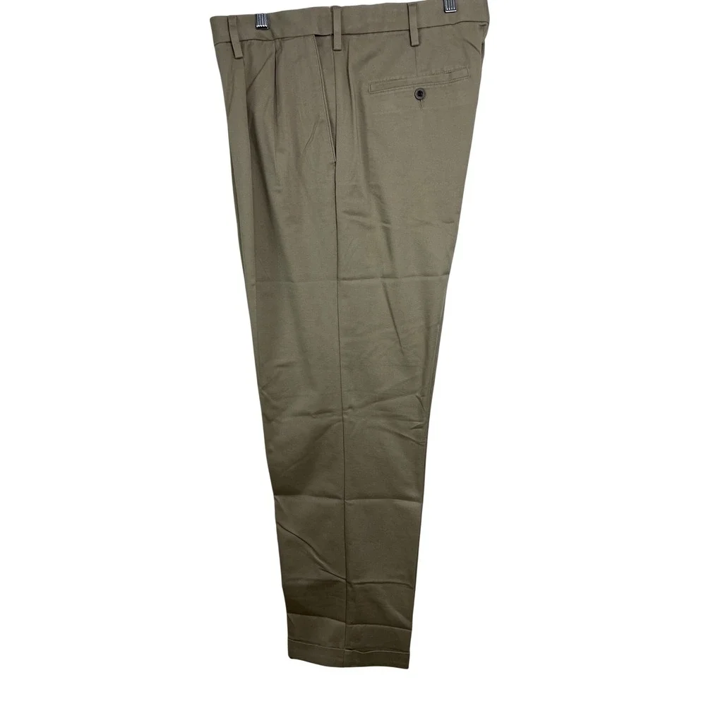 Dockers Comfort Khaki Mens 36x34 Tan Relaxed Fit Pleated Stretch Chino Pants D13